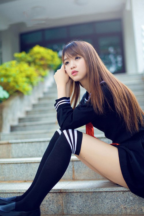 校园足球课外锻炼活动丰富多彩，促进青少年的健康成长，校园足球课余训练
