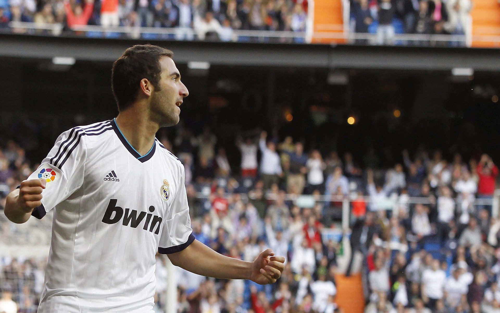 英超:阿森纳3-1胜升班马,托马斯和萨卡联手建功,2021英超阿森纳