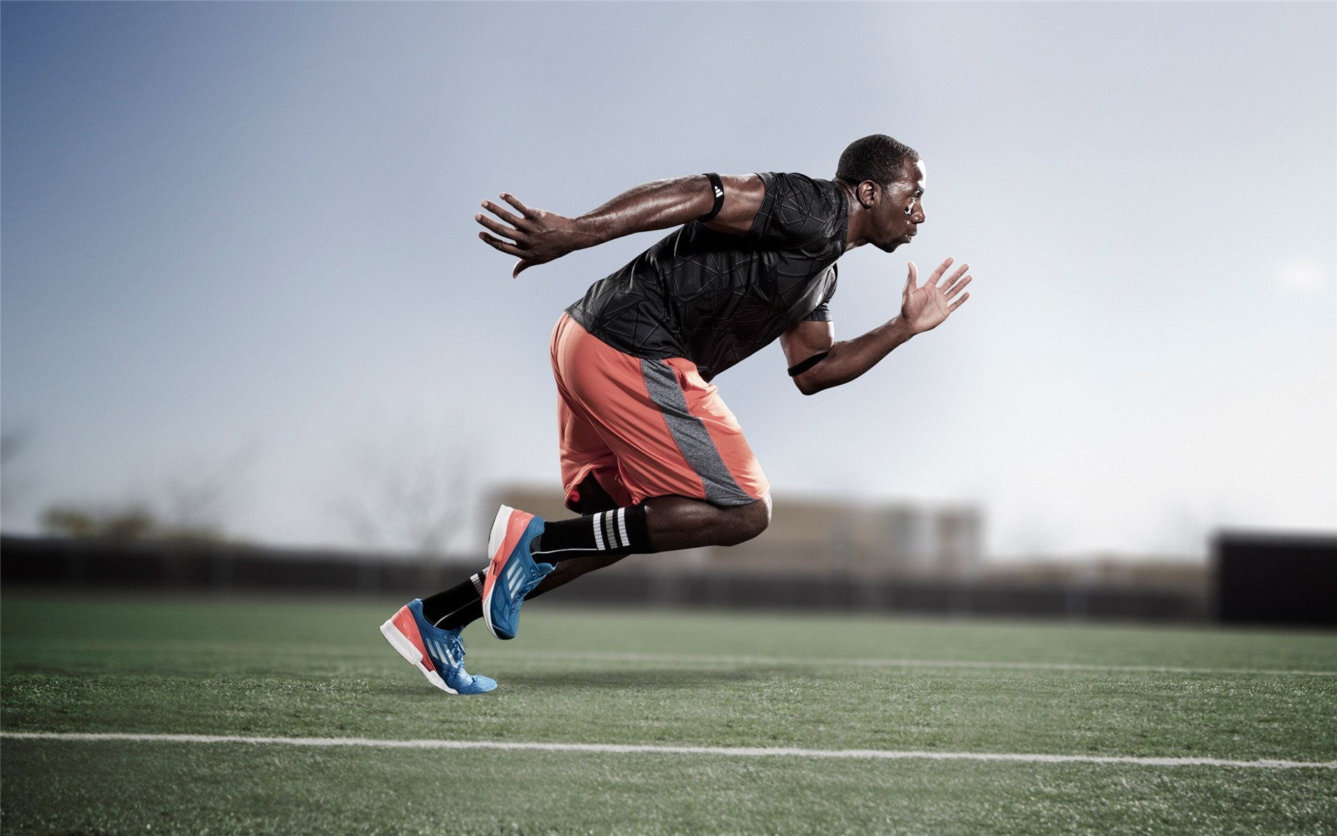 开云下载-英超战术演变趋势：高压逼抢与快速反击并重，英超高位压迫